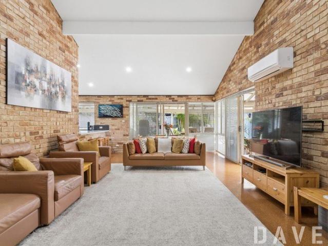 STUNNING FAMILY HOME ON 816SQM BLOCK