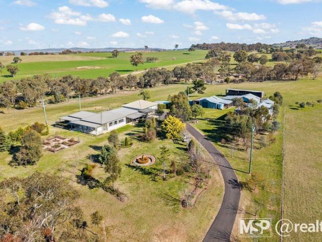 Stunning Family Home on acres, Bathurst, NSW