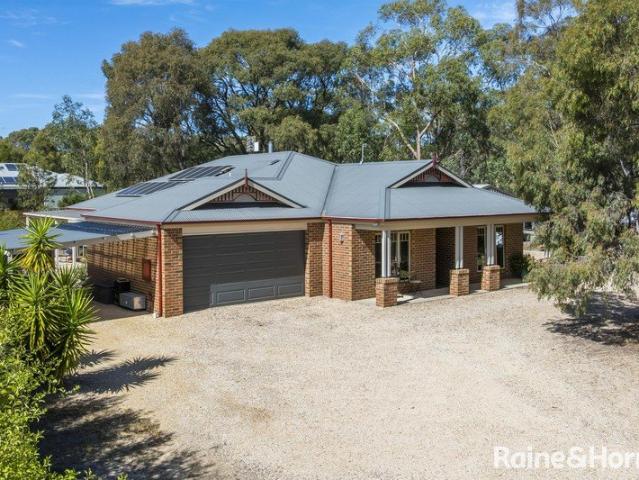 Stunning Family Home on Expansive land size of 2942m2 approx