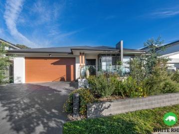 Stunning Family Home on Glenrock Drive!
