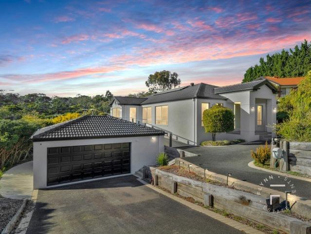 Mount Martha Beauty Immaculate family home on over 2500m2 with bay views