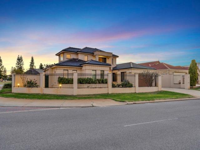 Stunning Family Home Opposite the Golf Course Resort Style Living in Secret Harbour