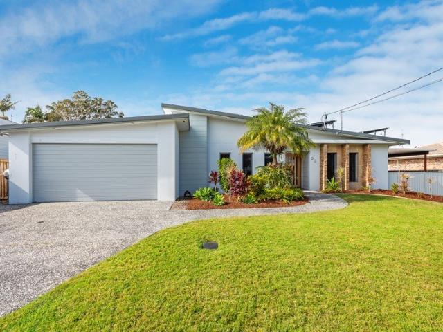 Stunning Family Home Rare 959m² Block Dual Living