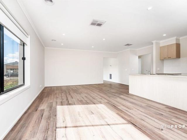 Stunning Family Living in New Gate Estate