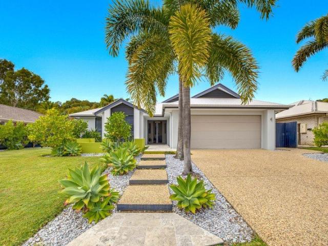 Stunning Family Living in the Heart of Parklakes