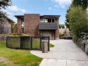 Stunning Family Living with Poolside Entertaining & Flexible Spaces