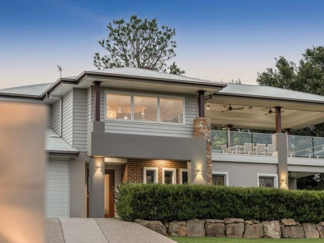 Stunning Family Living with Panoramic Lockyer Valley Views