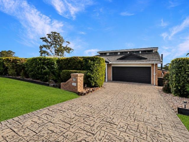 Stunning Family Retreat with Panoramic Mountain Views