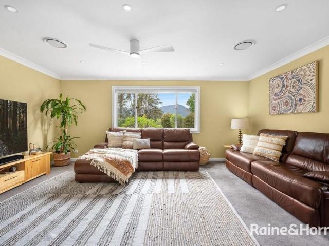 Stunning Family Retreat in Tapitallee
