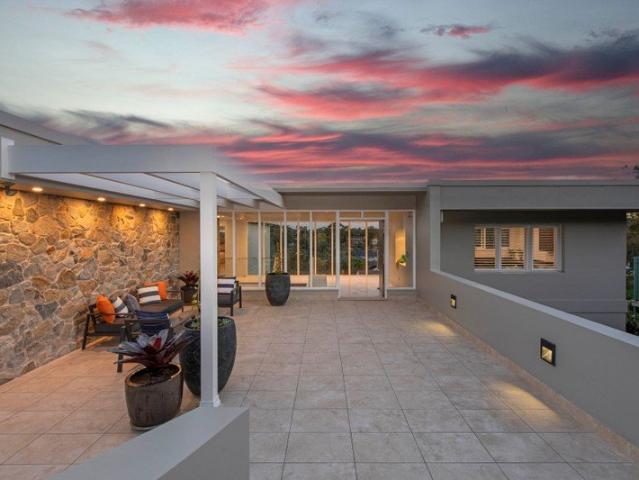 Stunning family refinement with magnificent views