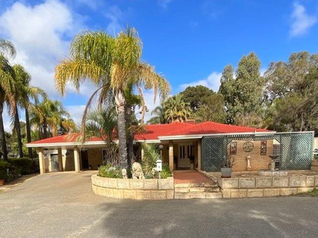 Stunning Family Residence on 2,318sqm With Direct Golf Course Access 5 Firns Court, Boddington FROM $780,000