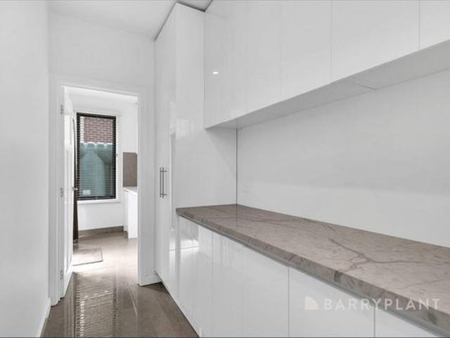 Stunning Family Townhouse in Glen Waverley Secondary Zone STSA