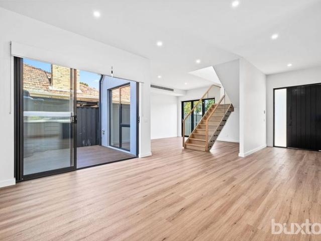 Stunning Family Townhouse! 4 Bedroom, 3 Bathroom