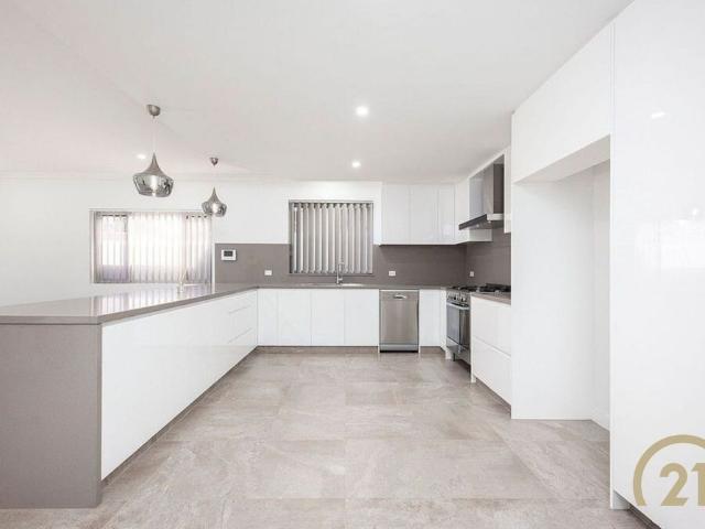 Stunning Five Bedroom Duplex in a Prime Lidcombe Location