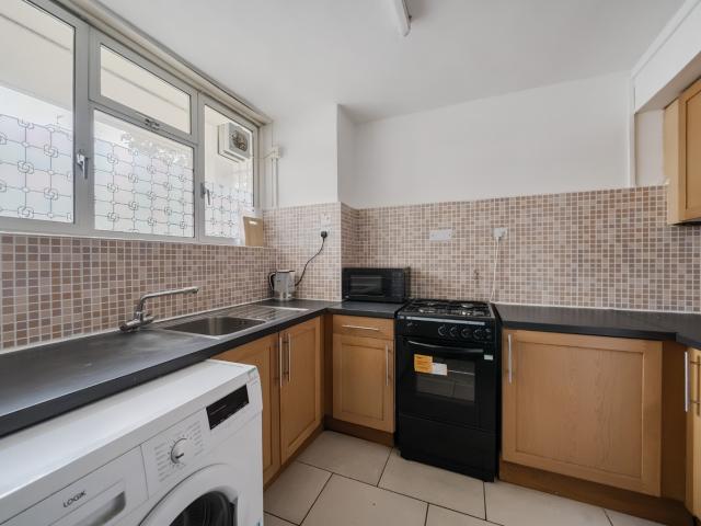 Stunning Four Bedroom Apartment with Private Garden in Whitechapel, London