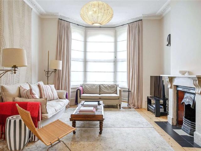 Stunning four bedroom, four bathroom family home located on a quiet road in the Hillmarton Conservation Area