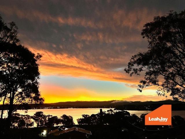 Stunning Four Bedroom House With Lake Views