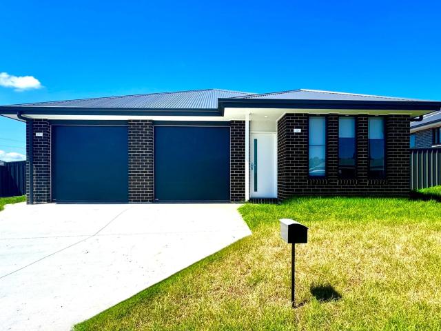 Stunning Four Bedroom Home with Ducted Air Conditioning