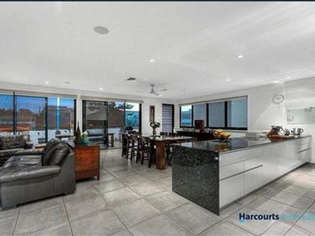 Stunning Four Bedroom Riverside Home in Bulimba's Dress Circle