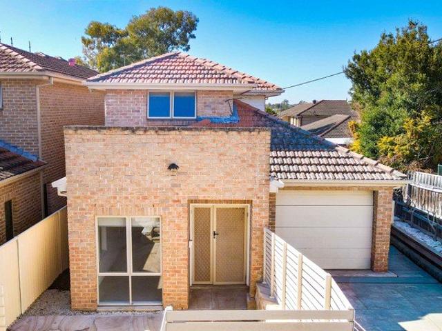 Stunning Freestanding Family Home with Parramatta Views