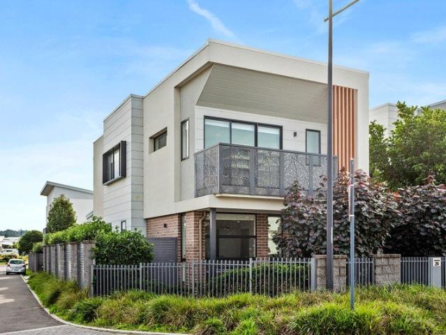 STUNNING FREESTANDING, TORRENS TITLE, 4 BEDROOM FAMILY HOME WITHIN 'THE WATERFRONT'