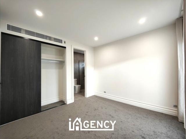 STUNNING FRENCH STYLE 4BR + STUDY TOWNHOUSE IN TOP SPOT!