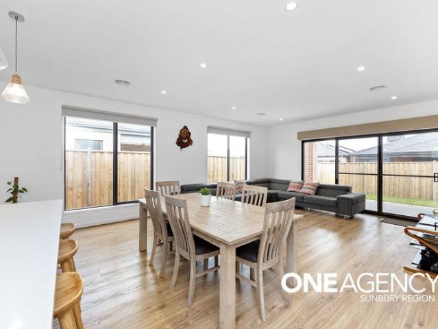 Stunning Functional Design Close To Amenities