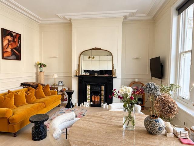 Stunning, Fully Furnished 1 Bedroom Flat & Terrace