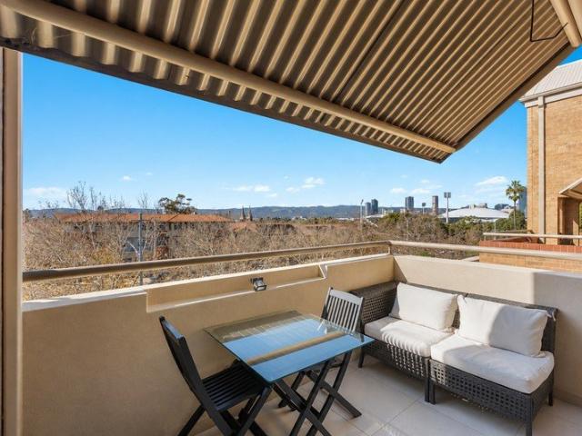Stunning Fully Furnished 2/3 Bedroom Penthouse Apartment with Breathtaking City Views