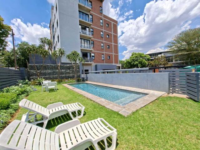 Stunning, fully furnished 2 bed, 2.5 bathroom garden apartment available in Parkmore