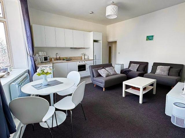 Stunning Fully Furnished 2 Bedroom Apartment – 5 M