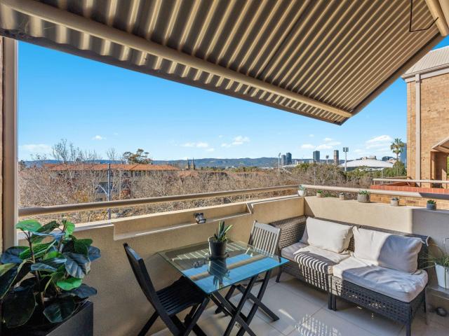 Stunning Fully Furnished 2/3 Bedroom Penthouse Apartment with Breathtaking City Views