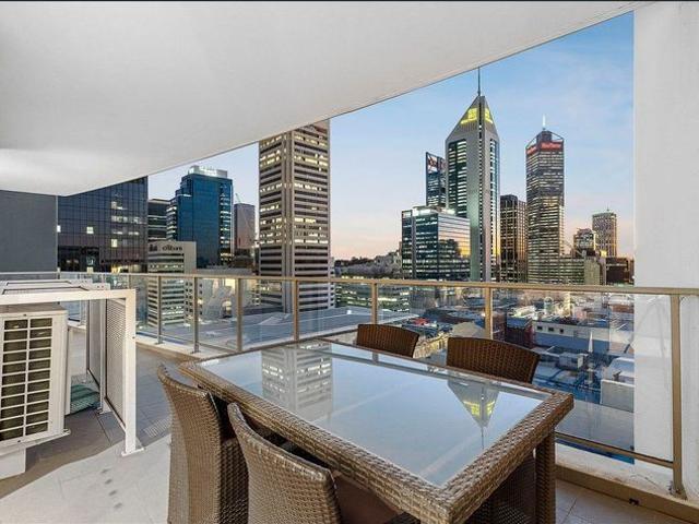 STUNNING FULLY FURNISHED APARTMENT IN PRIME LOCATION
