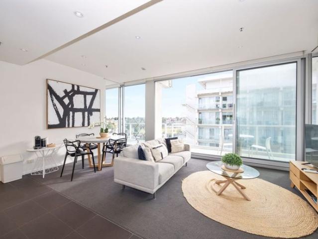 Stunning, Fully Furnished Apartment in Walkerville