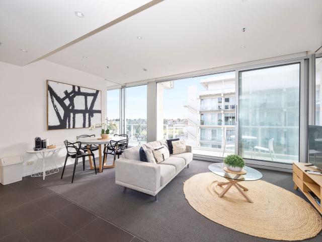 Stunning, Fully Furnished Apartment in Walkerville