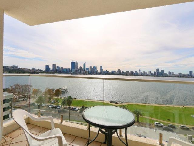 STUNNING FULLY FURNISHED & EQUIPPED APARTMENT