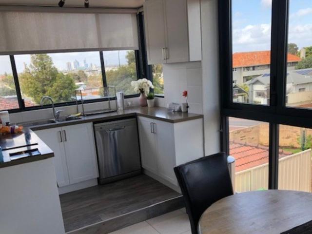 Stunning Fully Furnished Floreat Apartment