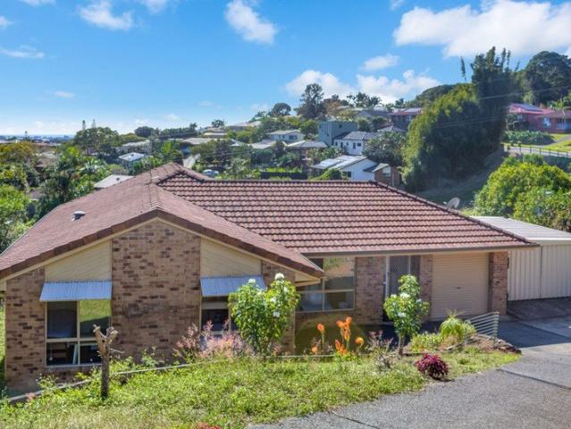 STUNNING FAMILY HOME WITH SPECTACULAR VIEWS UNFURNISHED
