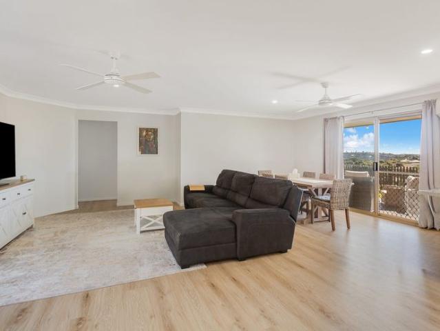 STUNNING FAMILY HOME WITH SPECTACULAR VIEWS UNFURNISHED