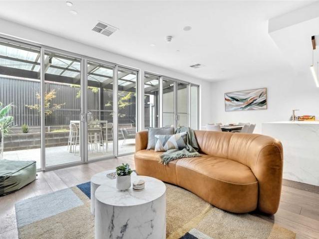 Stunning Fully Furnished Townhouse in Norwood