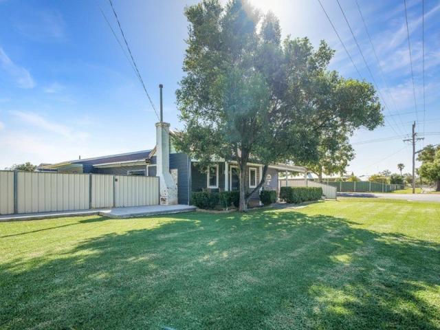 Stunning Fully Renovated Family Retreat Space, Style & Country Living!