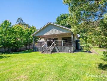 Powelltown, Bawbaw Area, Victoria - Equipped kitchen