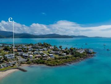 Stunning, Fully Renovated Two Level Apartment in Central Airlie Beach