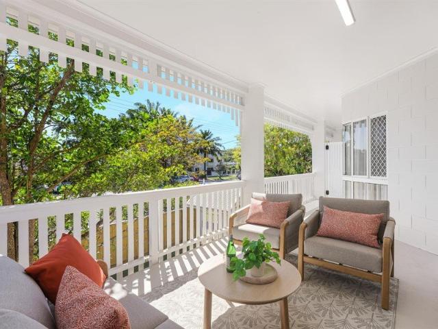 Stunning Fully Renovated Upstairs Apartment Boutique Complex of Only Five