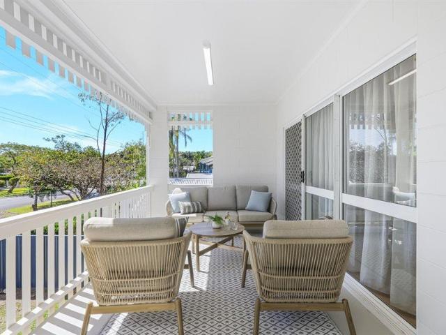 Stunning Fully Renovated Upstairs Apartment Boutique Complex of Only Five