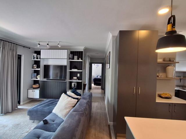 Stunning, Furnished 3 Bedroom Apartment in Ferndale