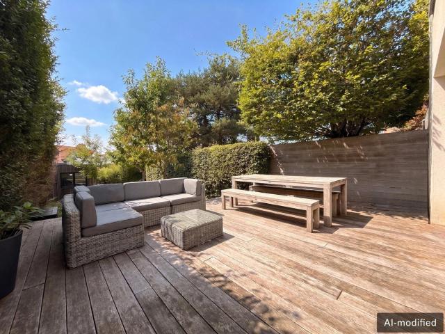 Stunning furnished 3BRhouse with garden and separate office