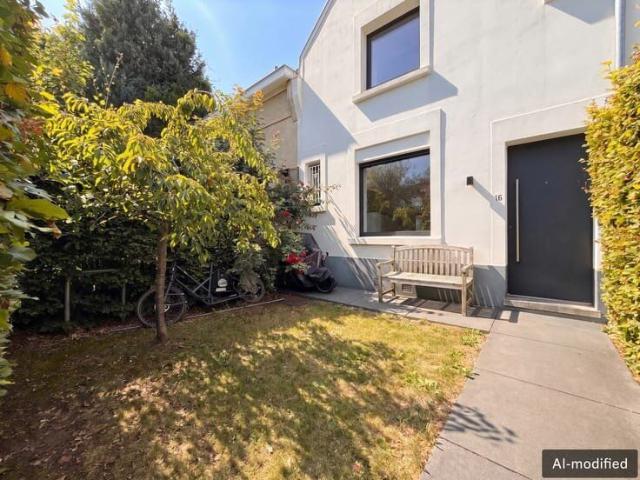 Stunning furnished 3BRhouse with garden and separate office