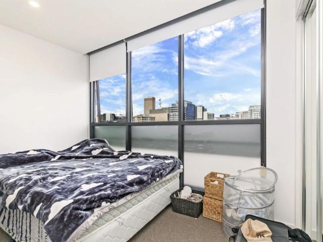 STUNNING FURNISHED 2 BEDROOM APARTMENT WITH BRILLIANT VIEWS!