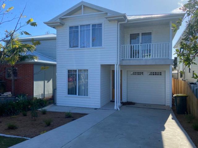 Stunning Furnished 4 Bedroom 3 Bathroom Property Secure Garage